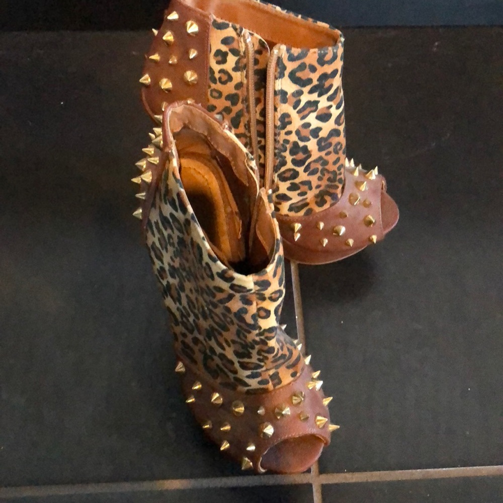 Shoe - Picture 6 of 8